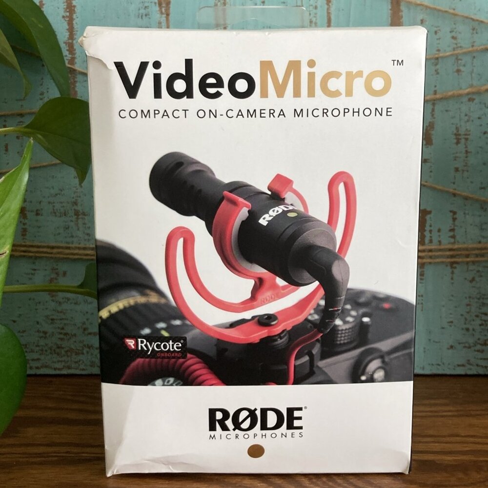 Rode VideoMicro Compact On-Camera Microphone with Rycote Lyre Shock Mount, Auxil - Picture 2 of 8
